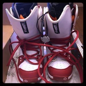 NWOT BURTON Freestyle snowboarding boots Sz. 8.5